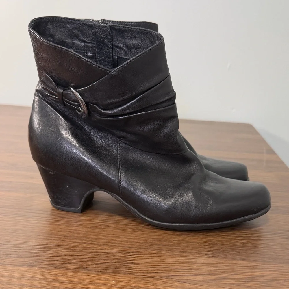 Clarks supple black